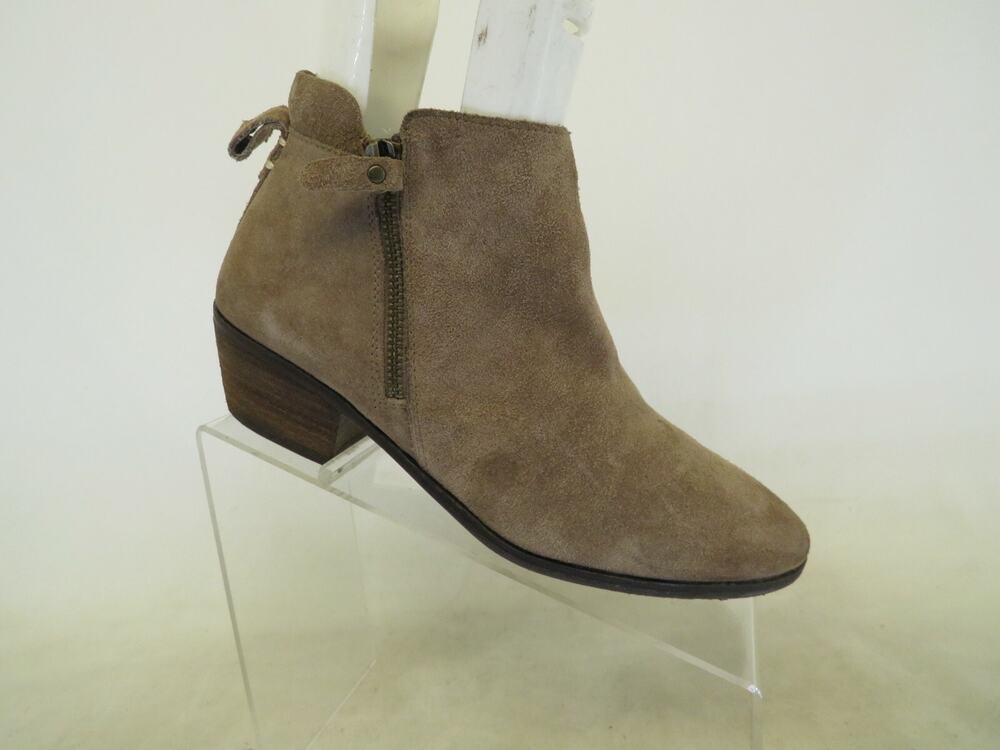 VINCE CAMUTO Womens Brown Suede Zip Ankle Fashion Boots Booties Size 8 M